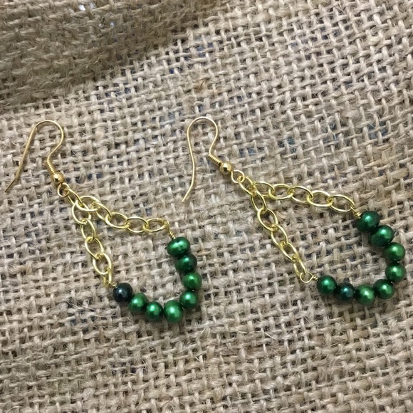 Handmade gold Green pearl earrings on chain - Picture 4 of 7